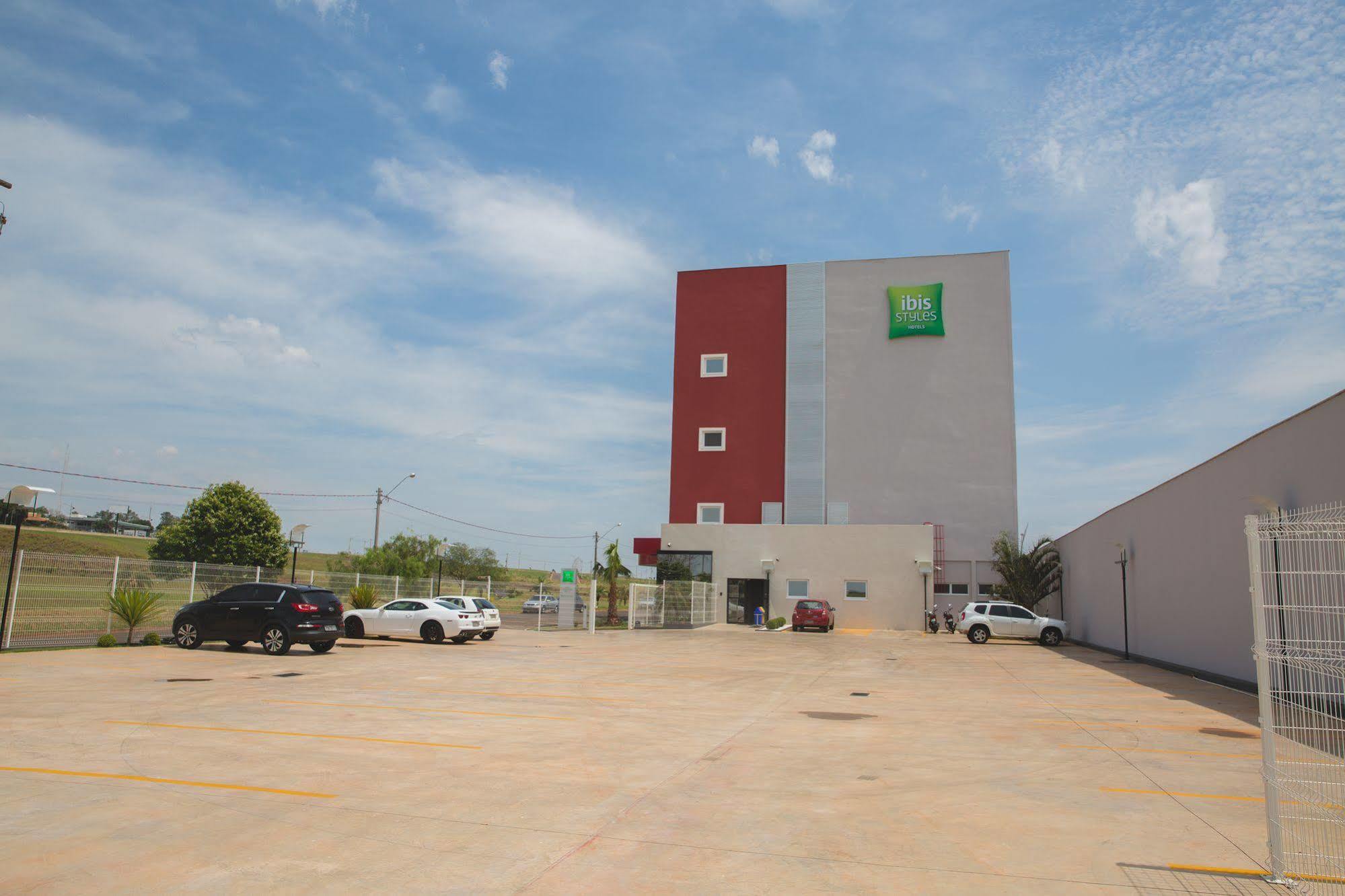 Ibis Styles Birigui Hotel Bagian luar foto